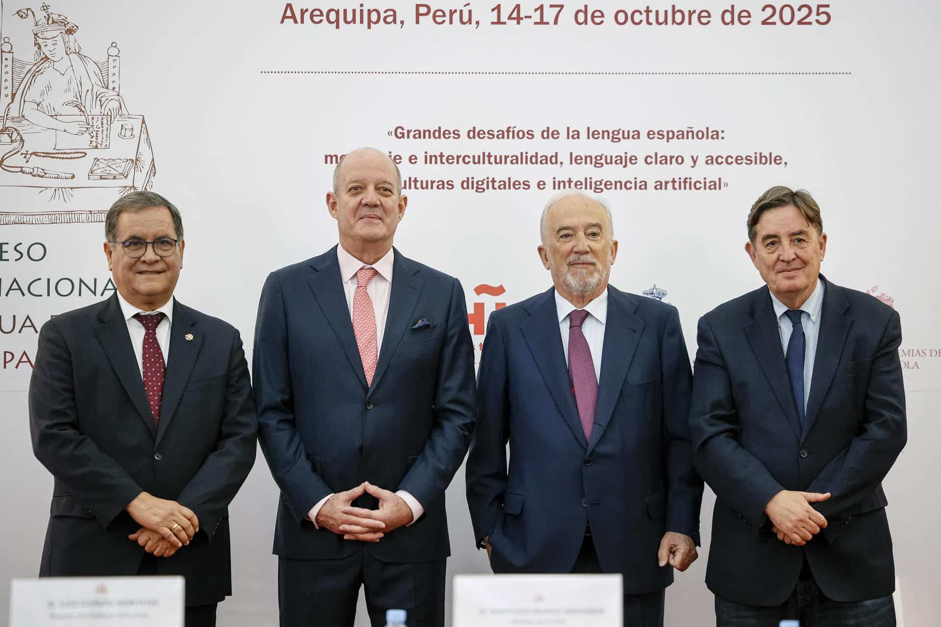 El director de la Real Academia de la Lengua Española, Santiago Muñoz Machado (2d), el director del Instituto Cervantes, Luis García Montero (d), el presidente del grupo de trabajo del X Congreso Internacional de la Lengua Española (CILE), Carlos Chávez-Tafur (2i), y el embajador peruano en España, Luis Iberico Núñez, en una foto de archivo de la presentación en el Instituto Cervantes en Madrid del X CILE de Arequipa (Perú). EFE/ Daniel González
