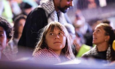 Foto de archivo de la activista sueca Greta Thunberg (c), el pasado 7 de octubre durante una rueda de prensa en Estocolmo en defensa de los habitantes de Gaza. EFE/EPA/CAISA RASMUSSEN