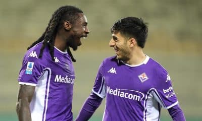 El jugador del Fiorentina Moise Kean (I) celebra el gol del 5-1 durante el partido de la Serie A que han jugado ACF Fiorentina y Udinese Calcio, en Florencia, Italia. EFE/EPA/CLAUDIO GIOVANNINI