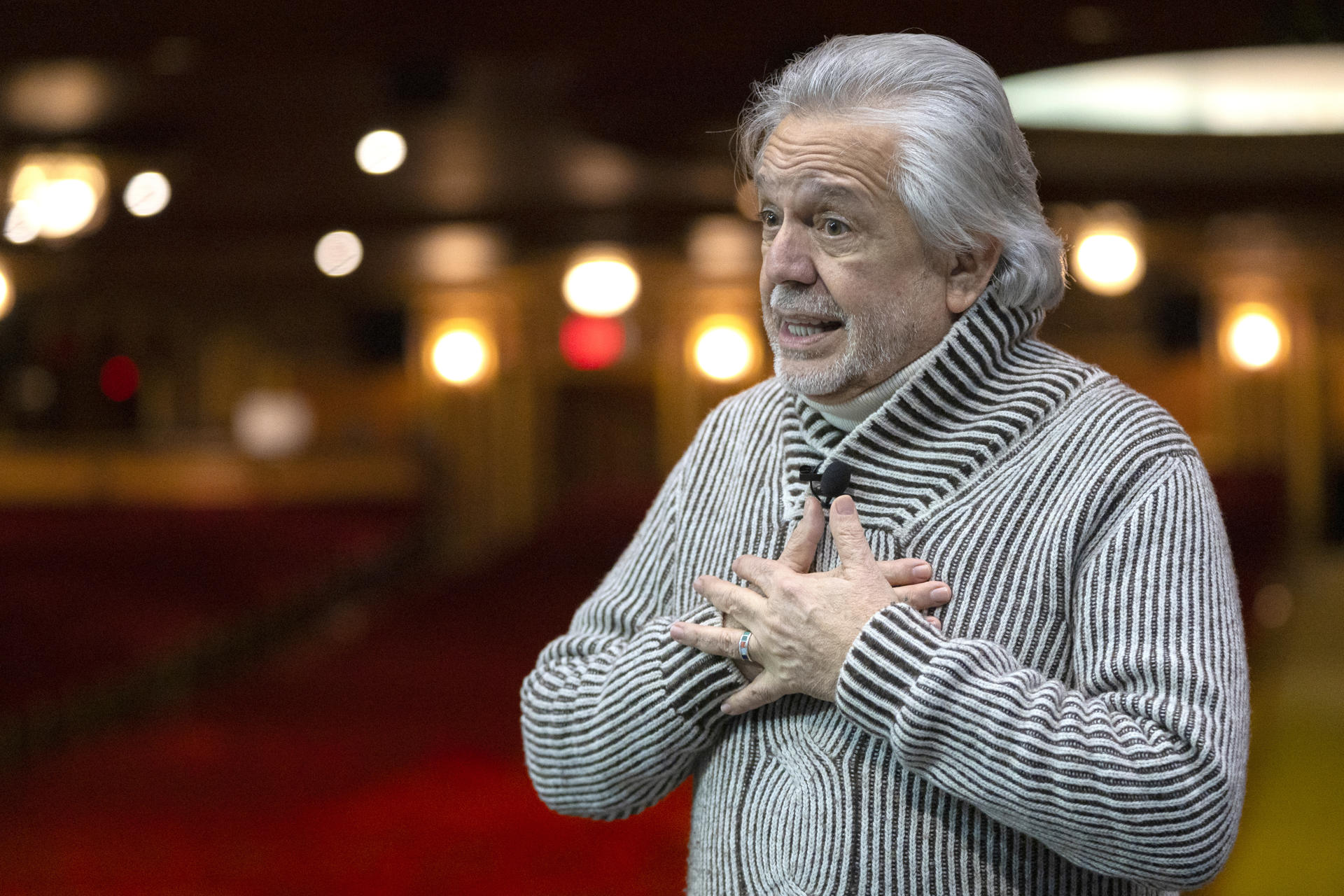 El fundador de la Federación Hispana de Nueva York y uno de los fundadores de Latino Fund, el consultor político Luis A. Miranda, habla con EFE durante una entrevista realizada el jueves 4 de diciembre en el teatro United Palace en el Alto Manhattan de Nueva York. EFE/Ángel Colmenares