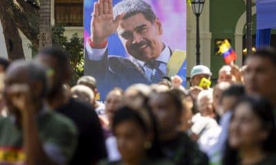 Fotografía que muestra una imagen del presidente de Venezuela, Nicolás Maduro, durante el 'Cabildo abierto en Defensa de la Autodeterminación de los Pueblos' este sábado, en Caracas (Venezuela). EFE/ Miguel Gutiérrez