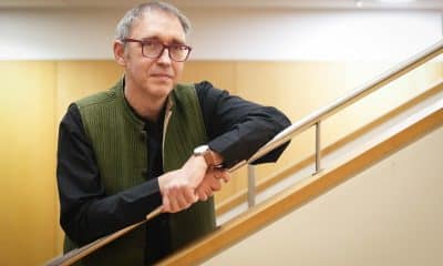 El filósofo australiano Roman Krznaric, autor de 'Historia para el mañana', en una entrevista a EFE. EFE/Enric Fontcuberta