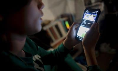 Adolescente accediendo a una red social. EFE/ Archivo/ Ismael Herrero