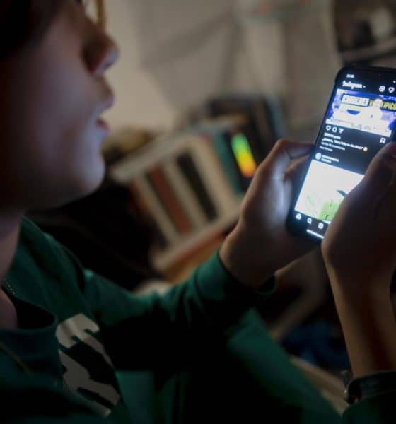 Adolescente accediendo a una red social. EFE/ Archivo/ Ismael Herrero