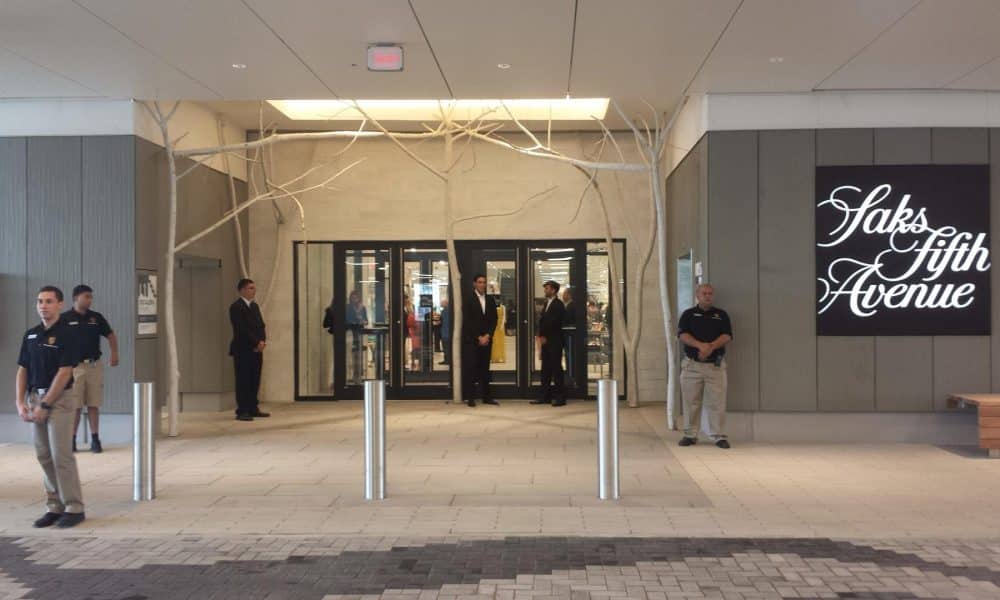 Saks Global, la empresa matriz de la cadena de tiendas de lujo Saks Fifth Avenue, se acogió al Capítulo 11 de la Ley de Quiebras de Estados Unidos este miércoles, después de que una deuda insostenible paralizara su negocio. Fotografía de archivo. EFE/MAR GONZALO