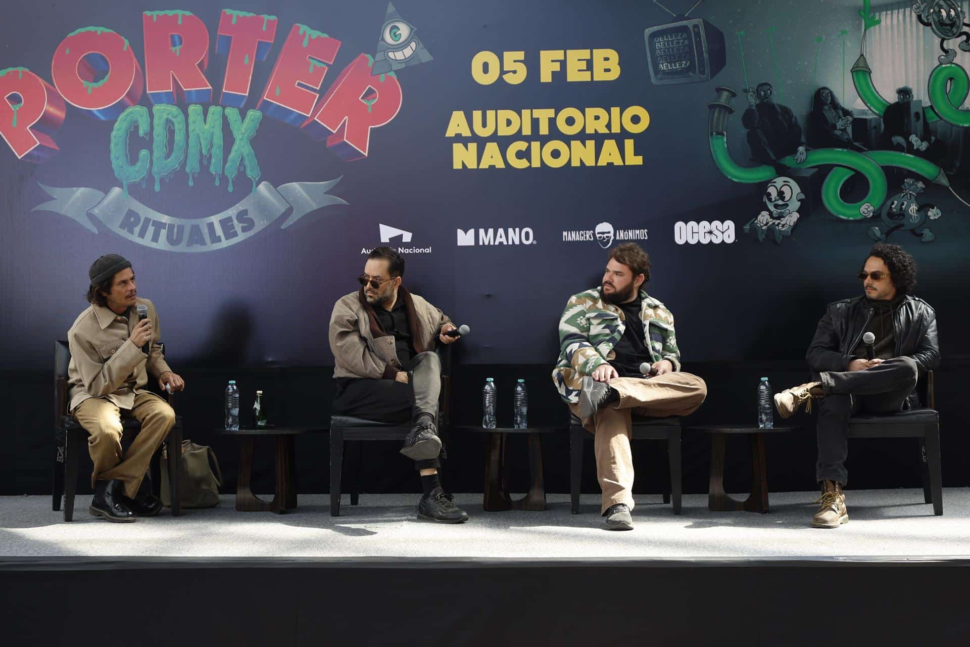 Los integrantes de la agrupación mexicana de rock Porter, Diego Rangel (i), Víctor Valverde (2-i), David Velasco (2-d) y Fer de la Huerta participan en una rueda de prensa este miércoles, en Ciudad de México (México). EFE/ Sáshenka Gutiérrez