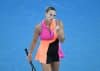 La bielorrusa Aryna Sabalenka celebra un punto durante el partido de la primera ronda femenina contra la francesa Tiantsoa Rakotomanga Rajaonah en el primer día del torneo de tenis Abierto de Australia 2026 en el Melbourne Park, Australia. EFE/EPA/JAMES ROSS ZEALAND OUT
