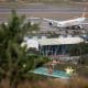 Fotografía del 1 de diciembre de 2025 que muestra un avión en el Aeropuerto Internacional Simón Bolívar, en Maiquetía (Venezuela). EFE/ Ronald Peña R