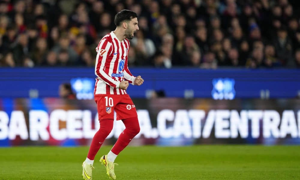 El centrocampista del Atlético de Madrid Álex Baena en foto de archivo de Alejandro García. EFE