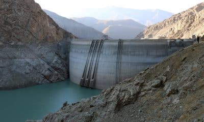 En la imagen del pasado año, la presa Amir-Kabir muestra signos evidentes de sequía en la provincia de Elburz, norte de Irán. EFE/EPA/ABEDIN TAHERKENAREH