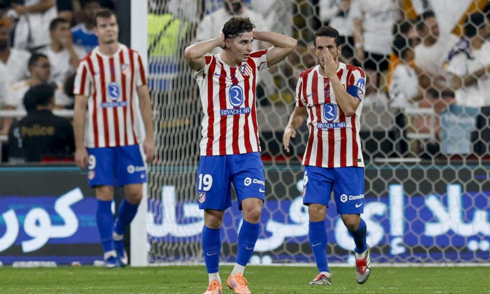Julián Álvarez se lamenta durante la semifinal de la Supercopa de España. EFE/Kai Forsterling