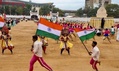BANGALORE (India), 26/01/2026.- Estudiantes participan en el acto del Día de la República en Bangalore, India. EFE/EPA/JAGADEESH NV