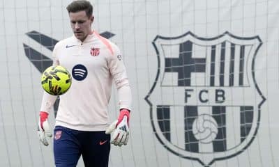 El jugador del FC Barcelona Marc Andre Ter Stegen, durante el entrenamiento del primer equipo del FC Barcelona en las instalaciones de la Ciudad Deportiva Joan Gamper, el sábado 17 de enero. EFE/ Enric Fontcuberta.