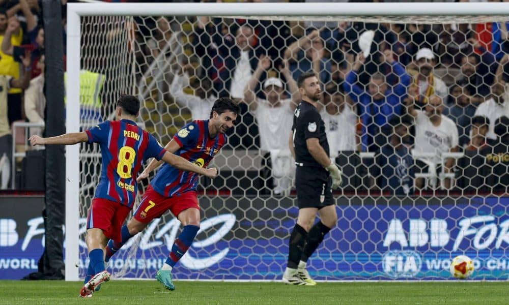 El delantero del Barcelona Ferrán Torres (c) celebra tras marcar ante el Athletic, durante el partido de semifinales de la Supercopa de España que FC Barcelona y Athletic Club disputan este miércoles en el estadio Alinma Bank Stadium at King Abdullah Sport, en Yeda. EFE/Kai Forsterling