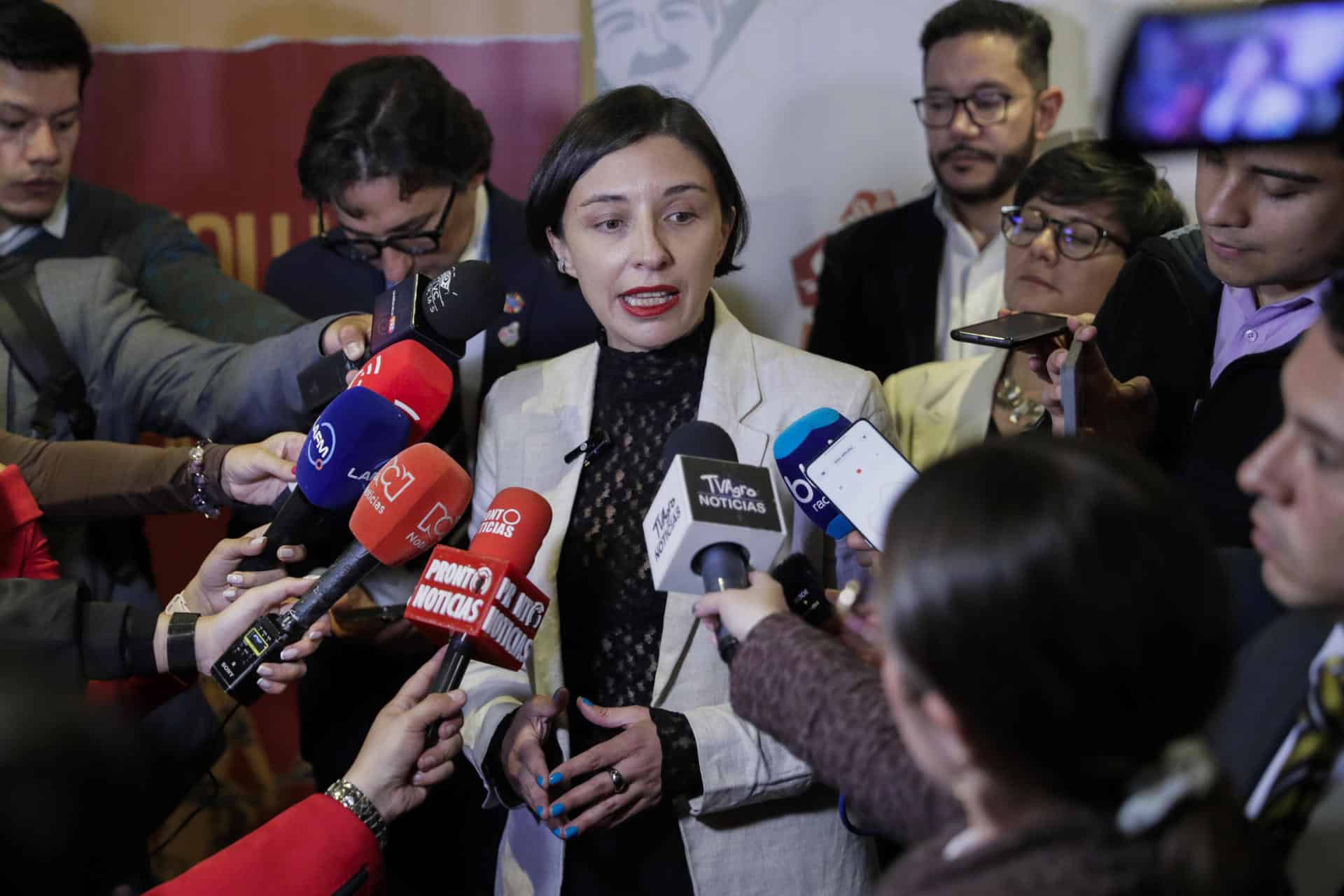 La ministra de Agricultura y Desarrollo Rural de Colombia, Martha Carvajalino, habla durante una rueda de prensa este lunes, en Bogotá (Colombia). EFE/ Carlos Ortega