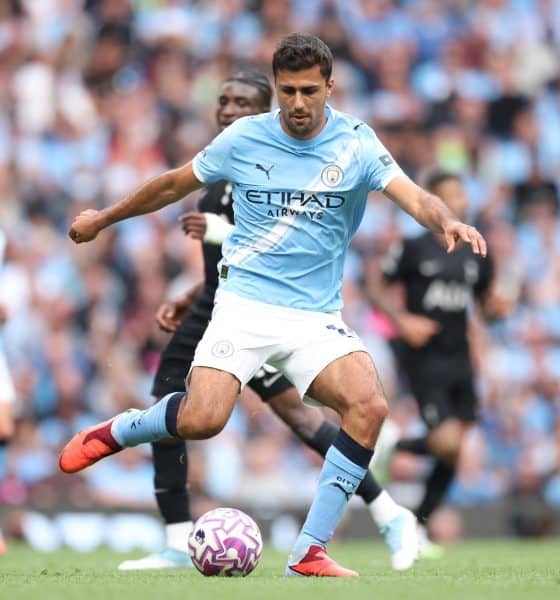 El centrocampista español del Manchester City Rodri Hernández, uno de los catorce jugadores que se perderán por sanción la última jornada de la fase liga de la Liga de Campeones. EFE/EPA/ADAM VAUGHAN USO EDITORIAL SOLO.