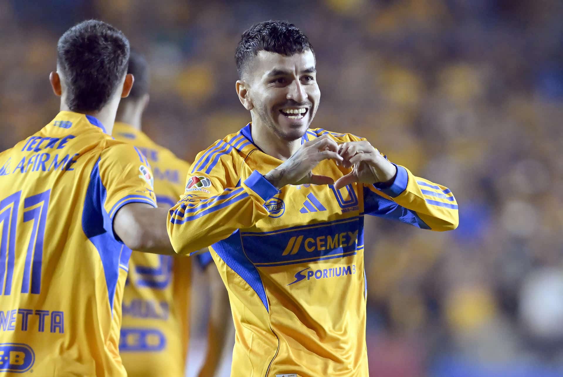 Angel Correa de Tigres celebra un gol en el estadio Universitario de la UANL, en San Nicolás de Los Garza (México). Imagen de archivo. EFE/ Miguel Sierra