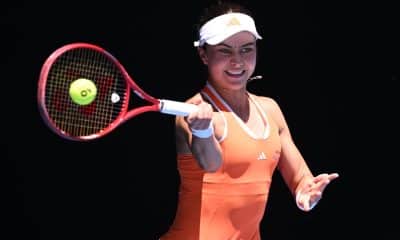 Iva Jovic de EE. UU. en acción contra Aryna Sabalenka de Bielorrusia durante su partido de cuartos de final femenino en el Abierto de Asutralia. EFE/EPA/JAMES ROSS