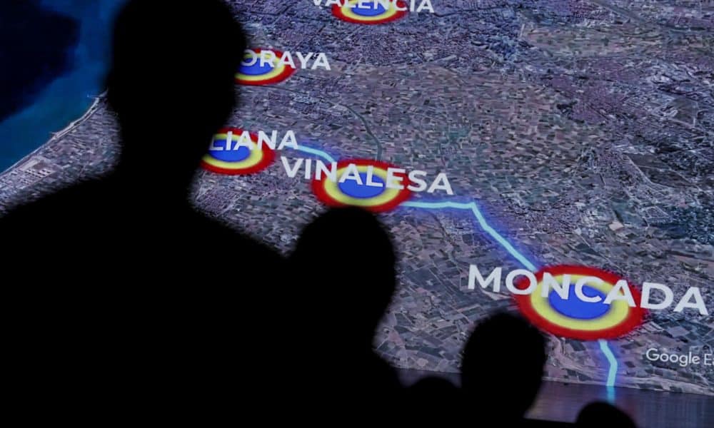 El director de la Volta a la Comunitat Valencian, Ángel Casero, y el presidente del Consejo Superior de Deportes, José Manuel Rodríguez Uribes, han participado en el acto de presentación de la prueba que se disputará del 4 al 8 de febrero. EFE/Biel Aliño