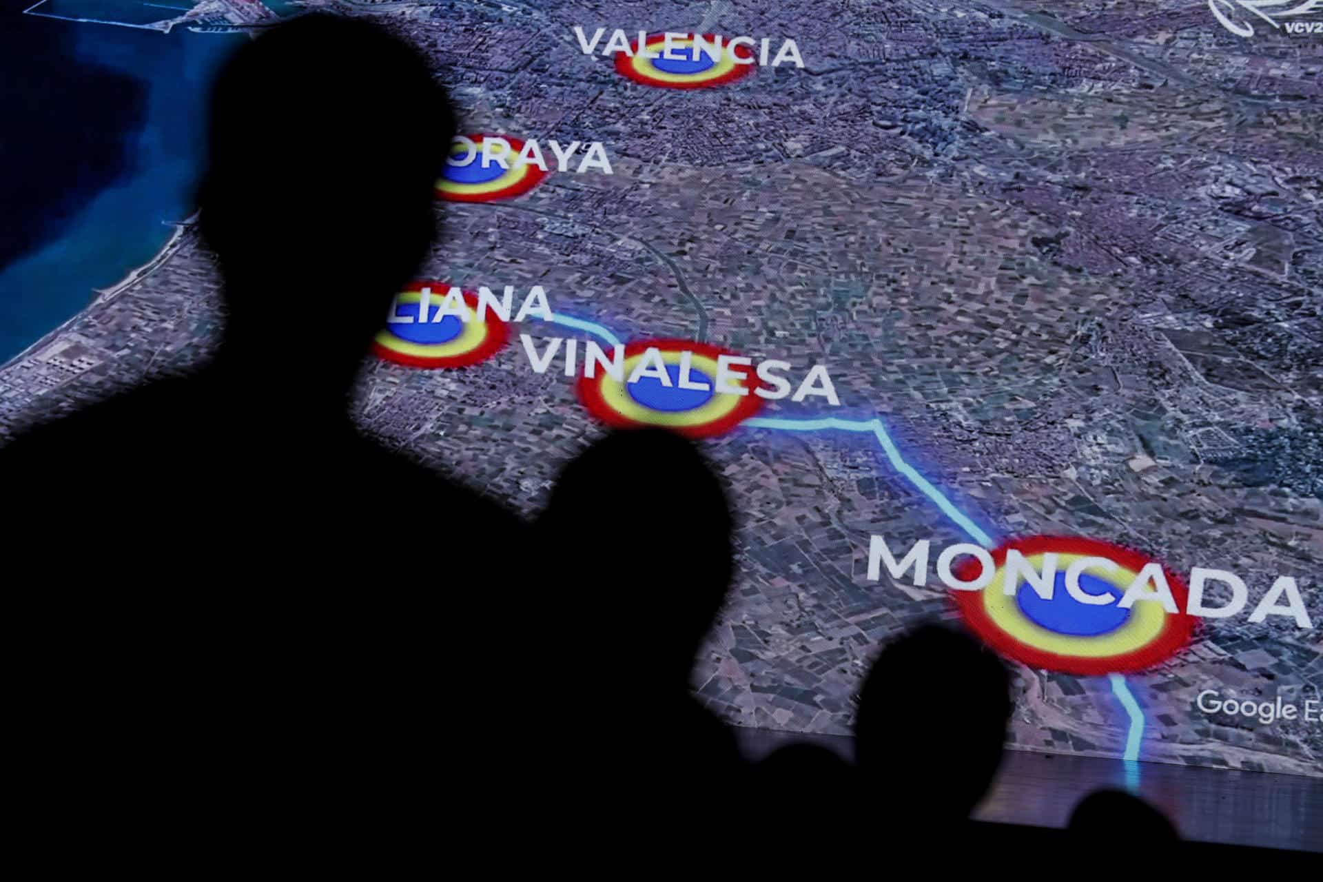 El director de la Volta a la Comunitat Valencian, Ángel Casero, y el presidente del Consejo Superior de Deportes, José Manuel Rodríguez Uribes, han participado en el acto de presentación de la prueba que se disputará del 4 al 8 de febrero. EFE/Biel Aliño