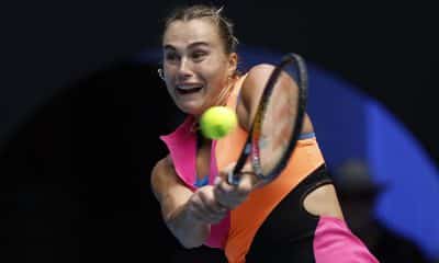Aryna Sabalenka de Bielorrusia en acción contra Victoria Mboko de Canadá durante su partido de cuarta ronda del torneo de tenis Abierto de Australia 2026 en el Melbourne Park de Melbourne (Australia). EFE/ROB PREZIOSO PROHIBIDO SU USO EN AUSTRALIA Y NUEVA ZELANDA