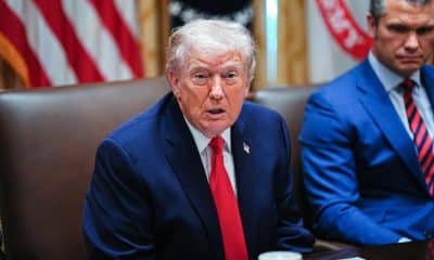 El presidente de EE.UU., Donald J Trump (I). EFE/EPA/AARON SCHWARTZ / POOL