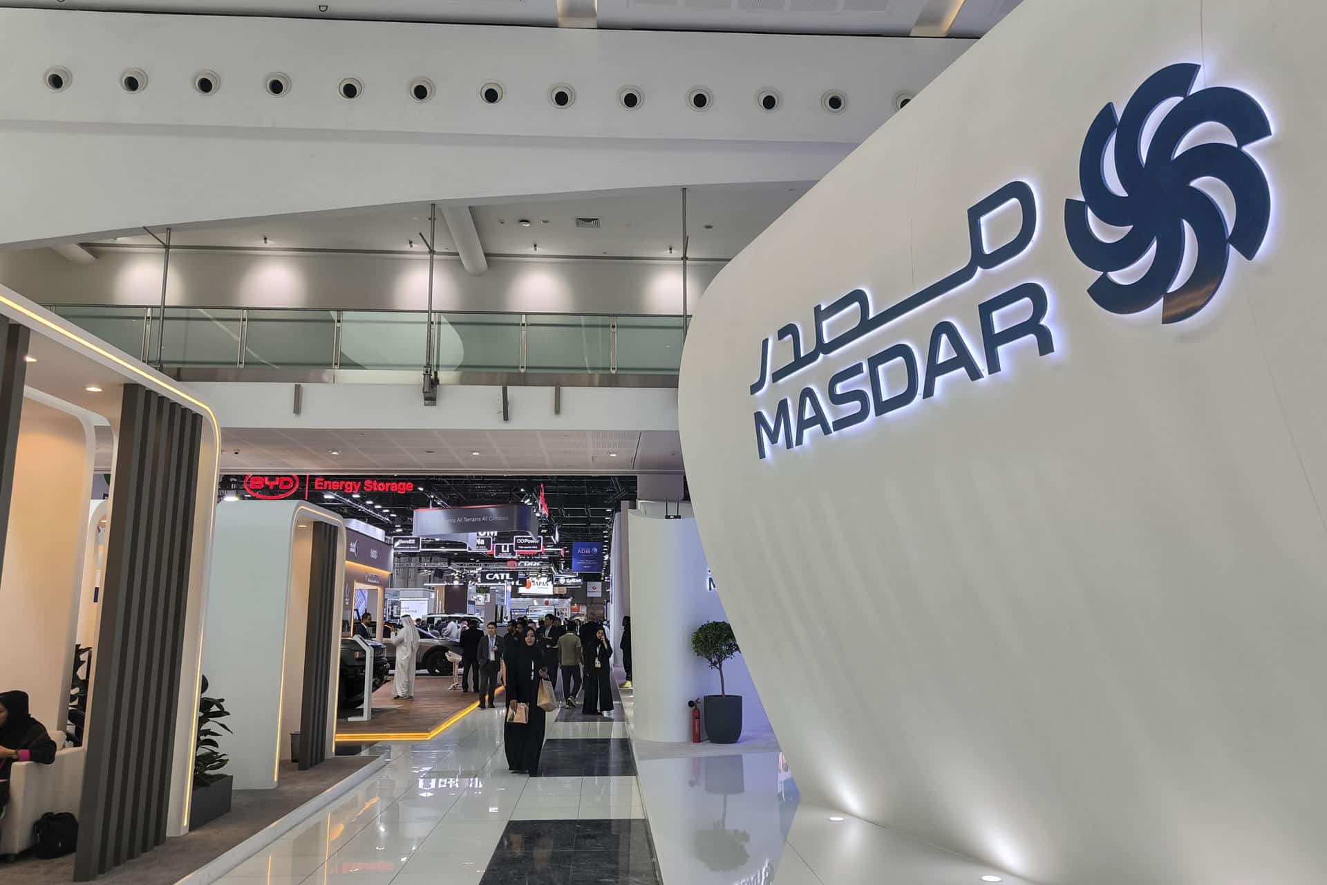 La Semana de la Sostenibilidad de Abu Dabi (ADSW), el primer evento energético de 2026 y organizado por el gigante renovable emiratí Masdar, culmina este jueves en la capital de Emiratos Árabes Unidos con la vista puesta en aumentar su cartera de gigavatios para 2030.EFE/Isaac J. Martín