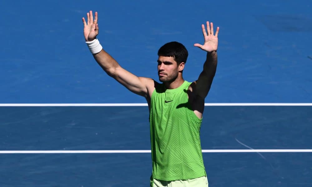 El español Carlos Alcaraz celebra su victoria contra el francés Corentin Moutet en el Abierto de Australia.
EFE/EPA/JOEL CARRETT NO ARCHIVING AUSTRALIA AND NEW ZEALAND OUT