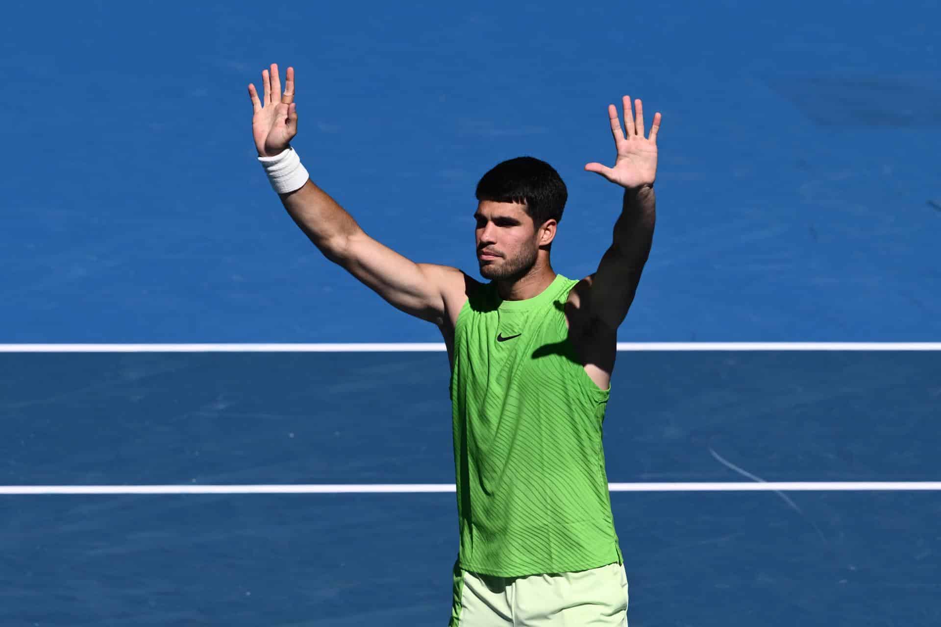 El español Carlos Alcaraz celebra su victoria contra el francés Corentin Moutet en el Abierto de Australia.
EFE/EPA/JOEL CARRETT NO ARCHIVING AUSTRALIA AND NEW ZEALAND OUT