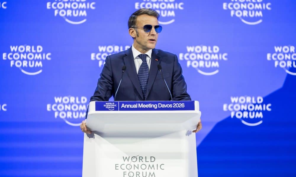 El presidente Emmanuel Macron interviene este martes durante una sesión plenaria durante la 56ª reunión anual del Foro Económico Mundial en Davos (Suiza). EFE/EPA/GIAN EHRENZELLER