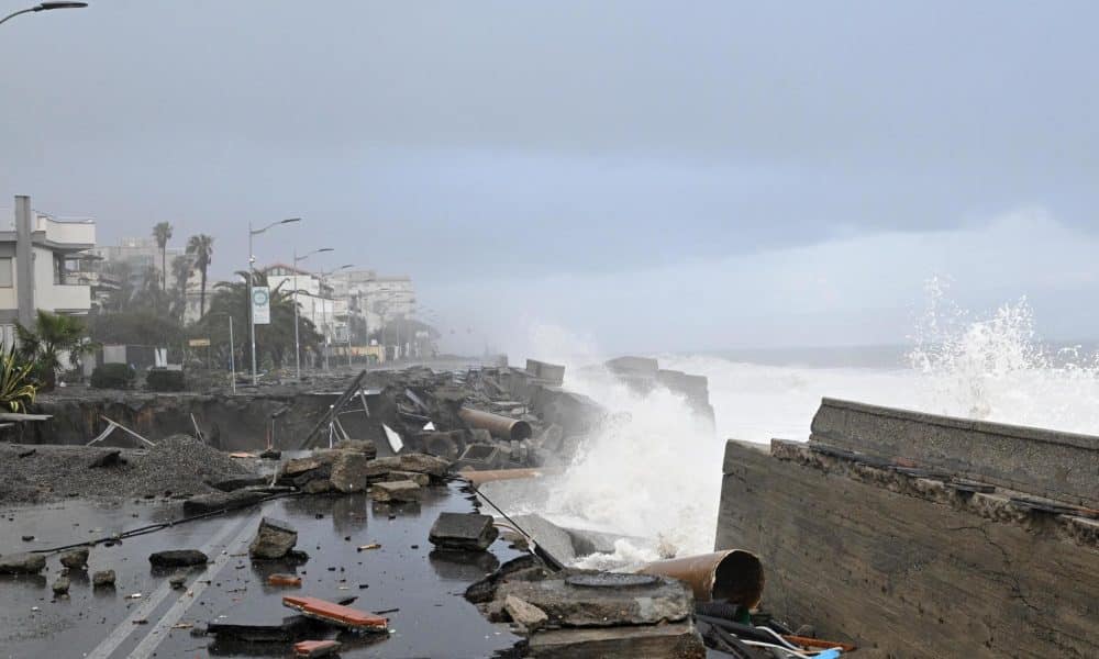 Áreas afectadas por el temporal en la línea de costa de Santa Teresa di Riva, Sicilia, Italia. EFE/EPA/CARMELO IMBESI