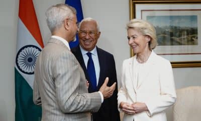 La presidenta de la Comisión Europea, Ursula von der Leyen y el presidente del Consejo Europeo, António Costa (centro), abrieron este domingo su agenda oficial en Nueva Delhi con una reunión clave con el ministro de Exteriores indio, S. Jaishankar (izquierda). EFE/ Ministro De Exteriores Indio S. Jaishankar