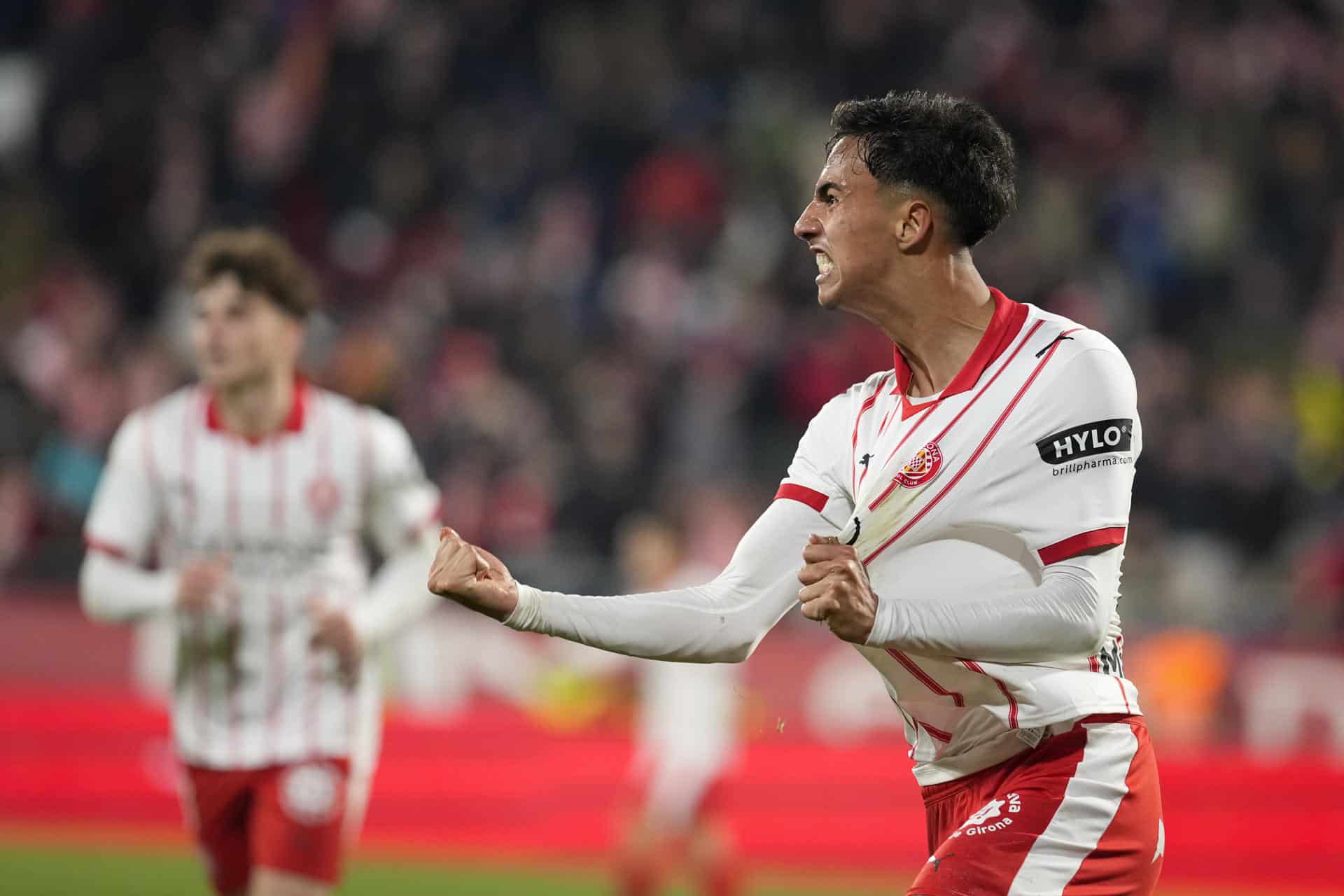 El defensa brasileño del Girona Vitor Reis celebra el primer gol de su equipo durante el partido de la jornada 21 de LaLiga entre el Girona FC y el Getafe CF, este lunes en el estadio municipal de Montilivi. EFE/David Borrat.