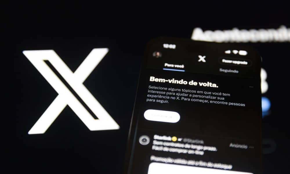 Fotografía de archivo que muestra la pantalla de un celular con acceso a la aplicación de la red social X, antes Twitter. EFE/ Isaac Fontana