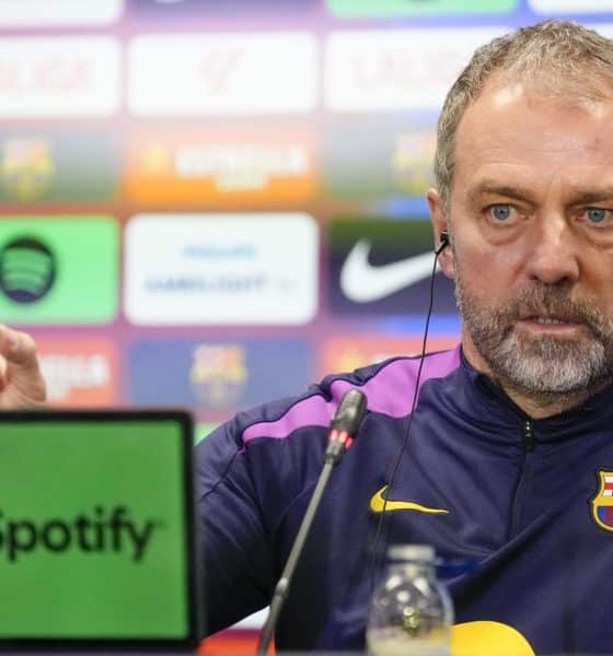 El entrenador del FC Barcelona Hansi Flick durante la rueda de prensa ofrecida tras el entrenamiento del primer equipo del FC Barcelona en las instalaciones de la Ciudad Deportiva Joan Gamper. EFE/ Enric Fontcuberta.
