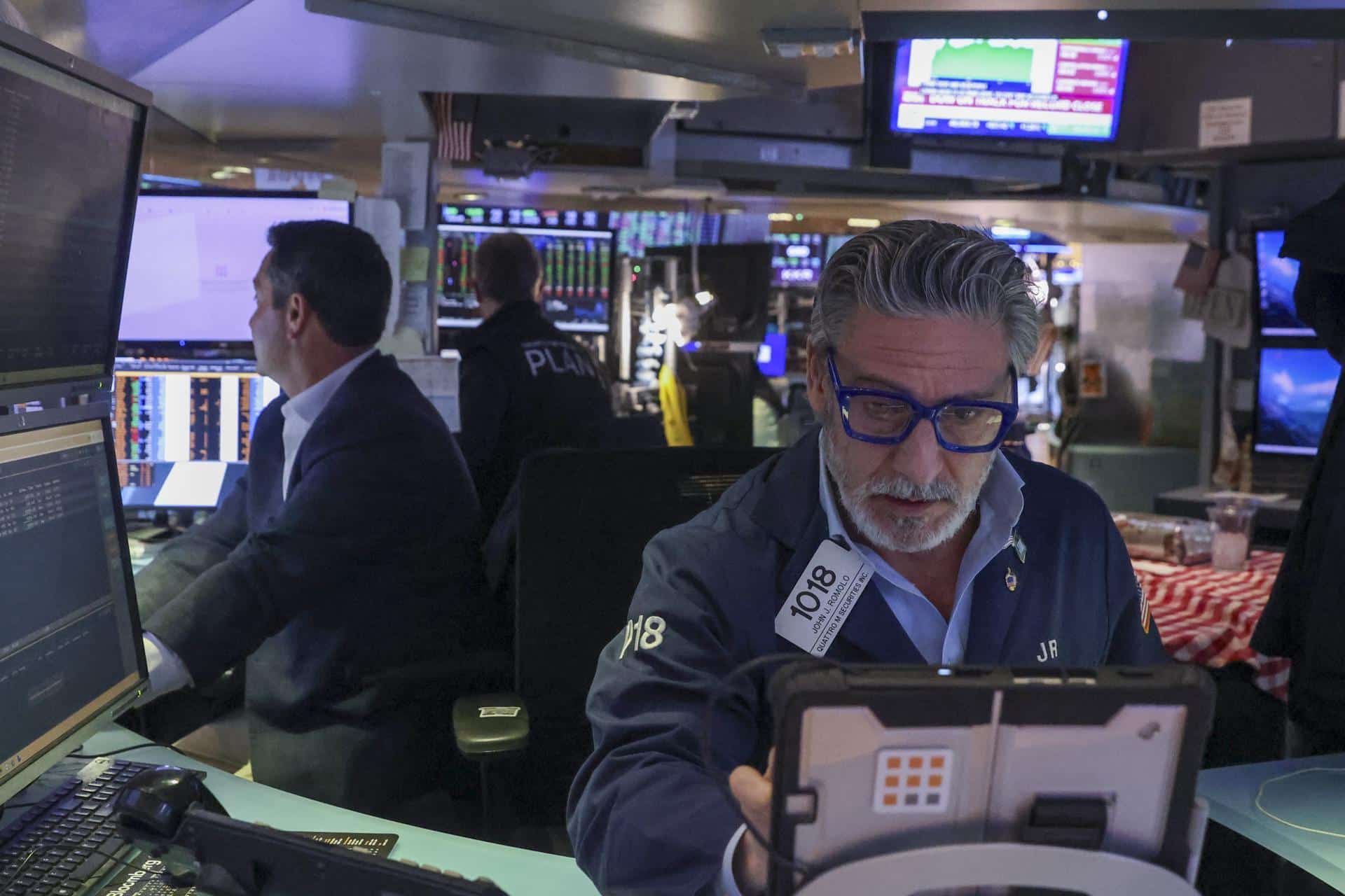 Fotografía de archivo del interior de la Bolsa de Valores de Nueva York. EFE/EPA/Sarah Yenesel