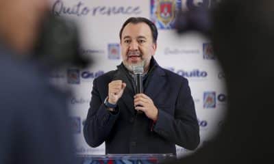 El alcalde de Quito, Pabel Muñoz, habla en una rueda de prensa este martes, en Quito (Ecuador). EFE/ José Jácome