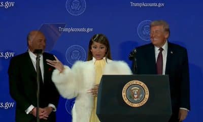Captura de video tomado de una transmisión de la Casa Blanca del presidente de Estados Unidos, Donald Trump (d), con la rapera Nicki Minaj este miércoles, en un acto en Washington (EE.UU.). EFE/ La Casa Blanca /SOLO USO EDITORIAL/ SOLO DISPONIBLE PARA ILUSTRAR LA NOTICIA QUE ACOMPAÑA (CRÉDITO OBLIGATORIO)
