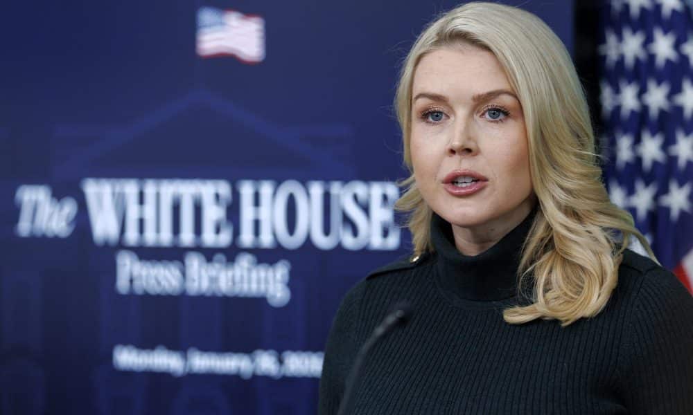 La secretaria de prensa de la Casa Blanca, Karoline Leavitt, habla durante una conferencia de prensa en la Casa Blanca en Washington, DC, el 26 de enero de 2026. EFE/WILL OLIVER