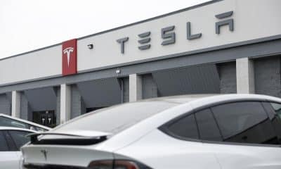 Fotografía de archivo que muestra una sala de exposición de la compañía Tesla en Burbank (EE.UU.). EFE/ Caroline Brehman ARCHIVO