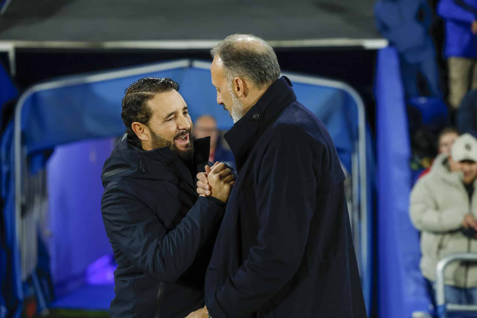 El técnico del Getafe, Pepe Bordalás (i), durante un partido de Laliga EA Sports disputado el pasado 9 de enero. EFE / Juanjo Martín.
