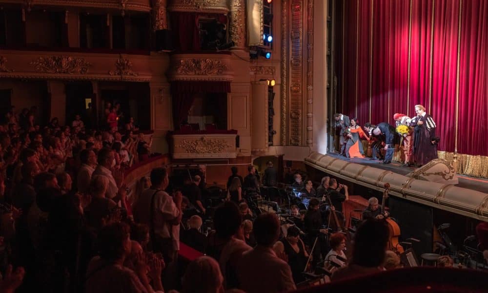 El compositor italiano de ópera Giuseppe Verdi, uno de los más grandes de la historia, murió hace 125 años en Milán. En la imagen, una representación de 'Rigoletto' en la Ópera Nacional de Ucrania, en Kiev, en agosto de 2022. EFE/EPA/ROMAN PILIPEYArchivo