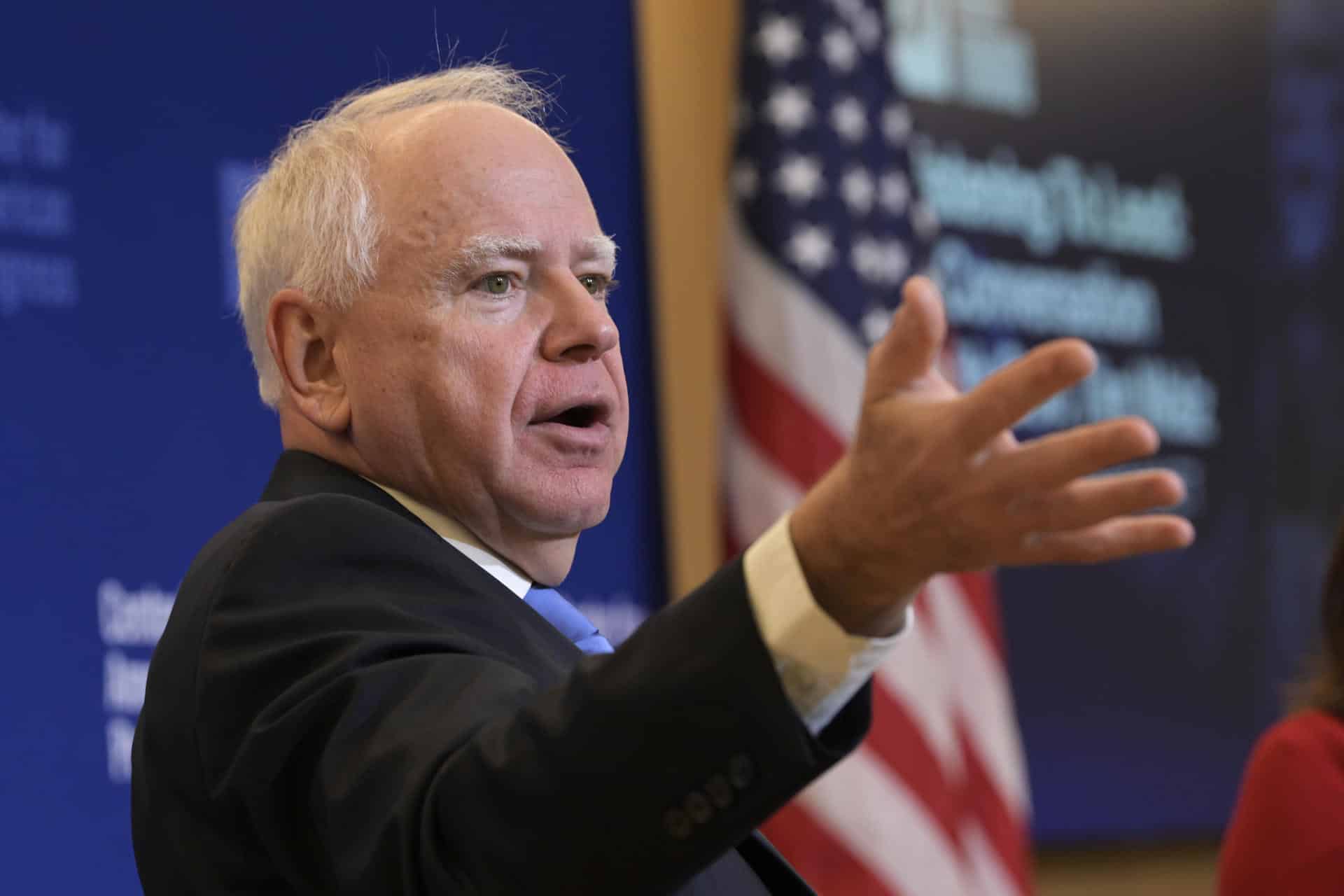 El gobernador de Minesota y candidato vicepresidencial demócrata en las pasadas elecciones, Tim Walz. Imagen de archivo. EFE/Lenin Nolly