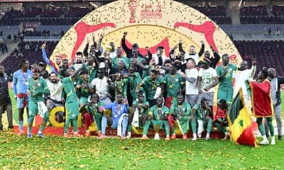 Los jugadores de Senegal celebran tras conquistar la Copa África en Rabat. (Marruecos) EFE/EPA/JALAL MORCHIDI
