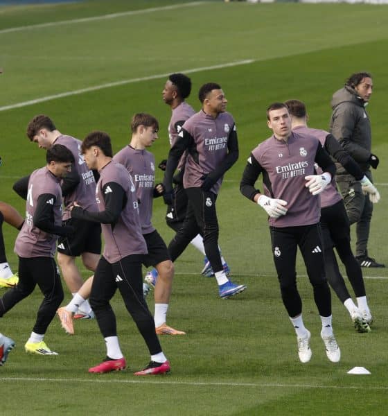 Los jugadores del RFeal Madrid durante el entrenamiento del equipo en la Ciudad Deportiva de Valdebebas en Madrid este viernes para preparar su enfrentamiento liguero ante el Villarreal. EFE/JJ Guillén
