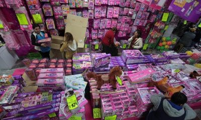 Varias personas acuden a una juguetería ell 4 de enero para comprar los regalos de los niños que esperan la llegada de los Reyes Magos en Ciudad de México (México). Imagen de archivo. EFE/Sáshenka Gutiérrez