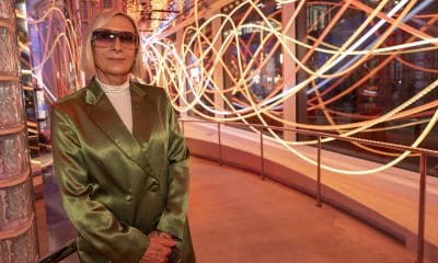 La artista peruana Grimanesa Amorós posa en una entrevista con EFE durante la inauguración de una muestra de luces LED este jueves, en Wall Street, Nueva York (Estados Unidos). EFE/ Angel Colmenares