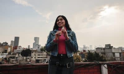 La compositora mexicana Azalea Báalam posa durante una entrevista con EFE este viernes, en Ciudad de México (México). EFE/ José Méndez