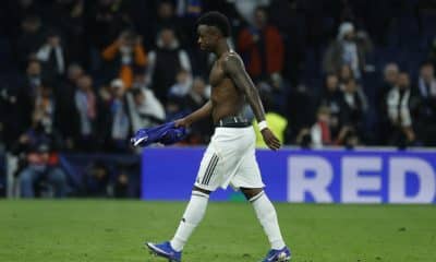 El delantero brasileño del Real Madrid Vinicius Jr. al finalizar el encuentro de primera ronda de Liga de Campeones que Real Madrid y AS Mónaco disputaron en el estadio Santiago Bernabéu, en Madrid. EFE/ Juanjo Martín