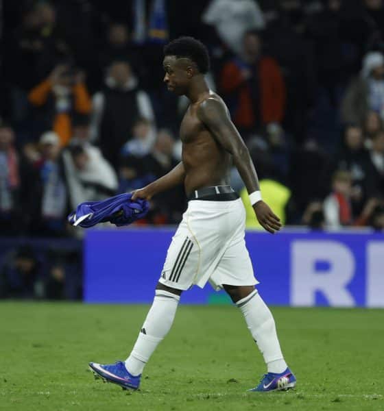 El delantero brasileño del Real Madrid Vinicius Jr. al finalizar el encuentro de primera ronda de Liga de Campeones que Real Madrid y AS Mónaco disputaron en el estadio Santiago Bernabéu, en Madrid. EFE/ Juanjo Martín